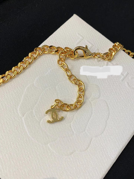 Chanel CC Belt or long pearl lion necklace in gold tone NL10073