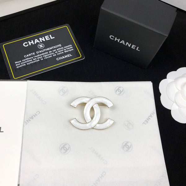 CHANEL BROOCH in Light Gold &white BH40025