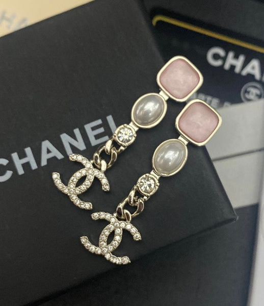 CHANEL CC PEARL STRINGS DANGLE EARRINGS SILVER PINK WHITE ED20002