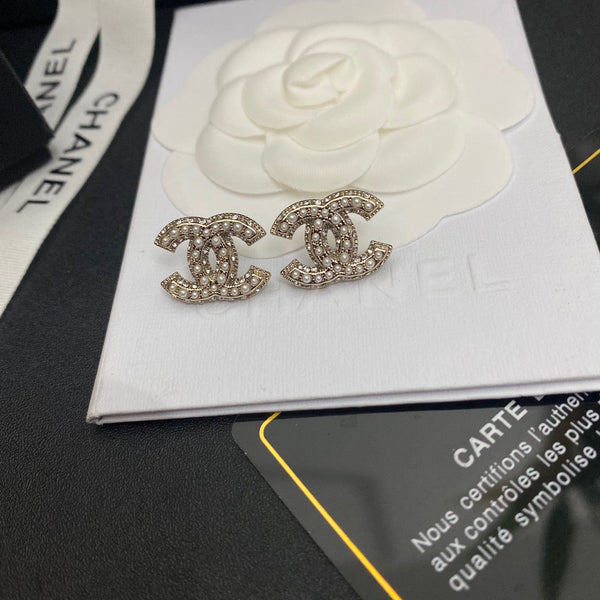 Chanel Pearl Strass Earring Studs studs silver ES10050