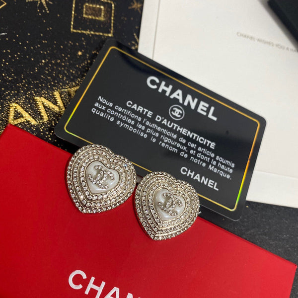 Chanel White Heart Shape Crystal Earring Studs es10070