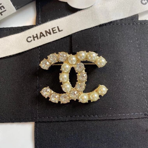 CHANEL PEARL BROOCH BH.40053