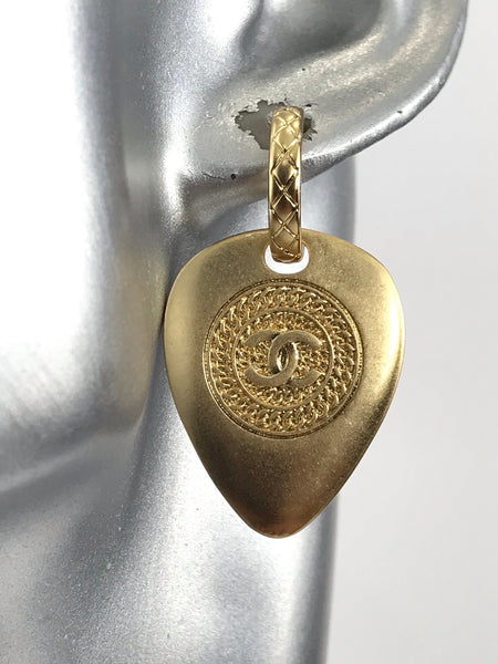 CHANEL GOLD HEART EARRINGS ed20053